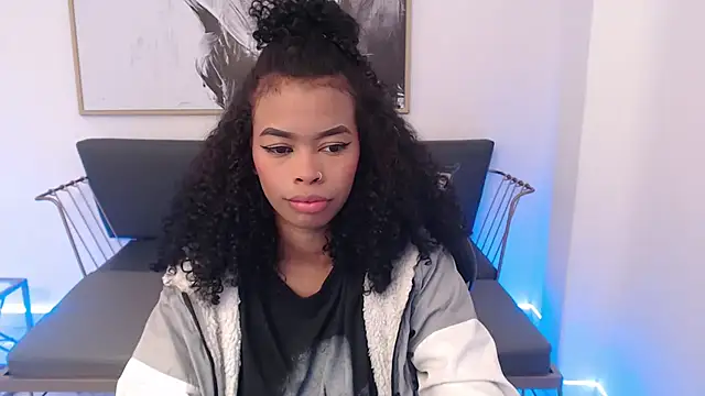 Snapshot of Shenna_brunette_ chatting on 12-18-24, 01:12 Shenna brunette online show from 12-18-24, 01:12