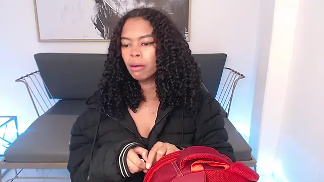 Snapshot of Shenna_brunette_ chatting on 12-21-24, 01:10 Shenna brunette online show from 12-21-24, 01:10