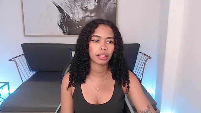 Snapshot of Shenna_brunette_ chatting on 12-21-24, 04:36 Shenna brunette online show from 12-21-24, 04:36