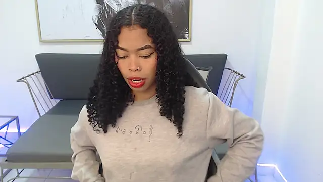Snapshot of Shenna_brunette_ chatting on 12-22-24, 01:11 Shenna brunette online show from 12-22-24, 01:11