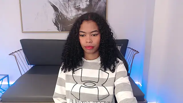 Snapshot of Shenna_brunette_ chatting on 12-23-24, 01:03 Shenna brunette online show from 12-23-24, 01:03