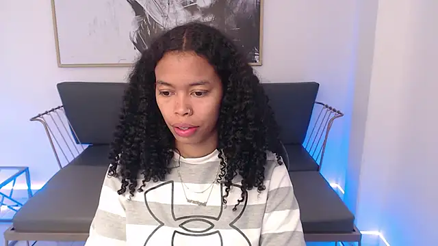 Snapshot of Shenna_brunette_ chatting on 12-24-24, 01:06 Shenna brunette online show from 12-24-24, 01:06