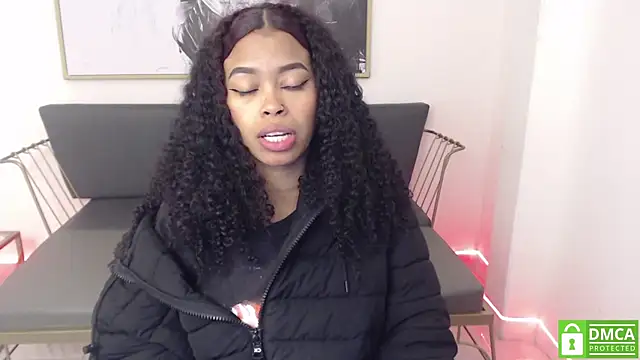 Snapshot of Shenna_brunette_ chatting on 01-18-25, 01:08 Shenna brunette online show from 01-18-25, 01:08