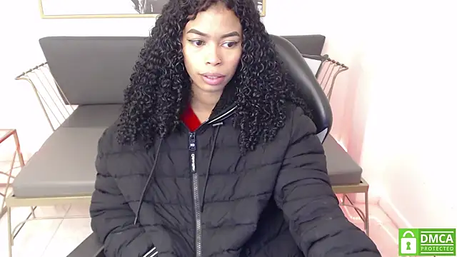 Snapshot of Shenna_brunette_ chatting on 01-20-25, 01:11 Shenna brunette online show from 01-20-25, 01:11