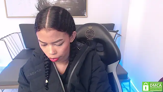 Snapshot of Shenna_brunette_ chatting on 01-29-25, 01:07 Shenna brunette online show from 01-29-25, 01:07