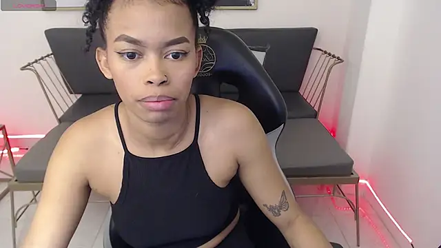 Snapshot of Shenna_brunette_ chatting on 02-18-25, 08:03 Shenna brunette online show from 02-18-25, 08:03