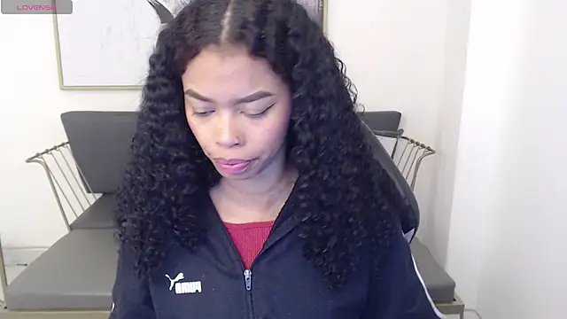 Snapshot of Shenna_brunette_ chatting on 02-19-25, 01:06 Shenna brunette online show from 02-19-25, 01:06