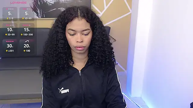 Snapshot of Shenna_brunette_ chatting on 03-05-25, 01:06 Shenna brunette online show from 03-05-25, 01:06