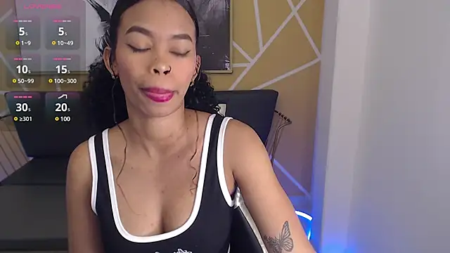 Snapshot of Shenna_brunette_ chatting on 03-09-25, 01:04 Shenna brunette online show from 03-09-25, 01:04