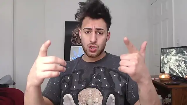 Snapshot of Mhmoodyi chatting on 12-17-25, 04:57 Mhmoodyi online show from 12-17-25, 04:57