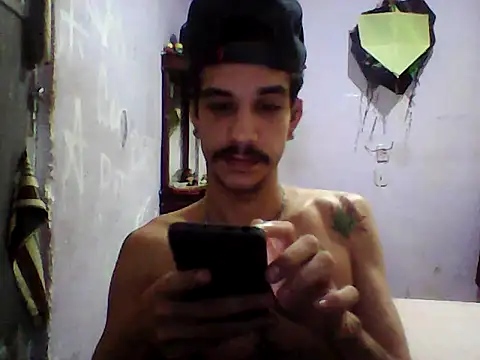 Snapshot of gatobranco001 chatting on 02-27-25, 03:15 gatobranco001 online show from 02-27-25, 03:15