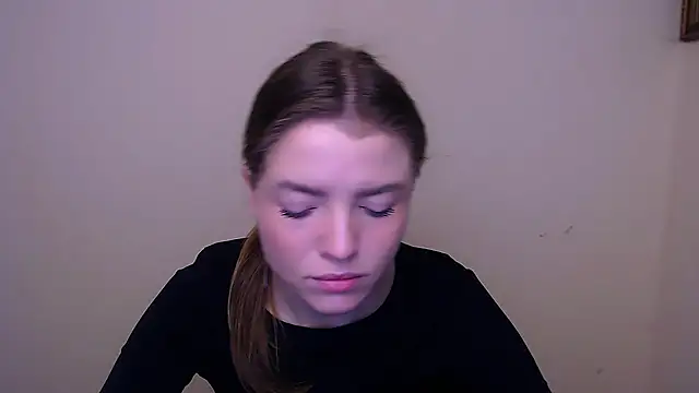 Snapshot of MissOliviaa_ chatting on 02-12-25, 09:31 MissOliviaa  online show from 02-12-25, 09:31