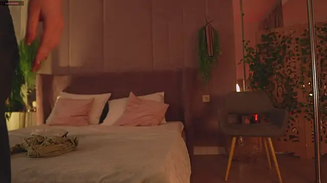 Smiley Mia online show from 11-12-25, 05:08