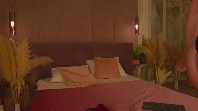 Smiley Mia online show from 05-18-26, 05:24