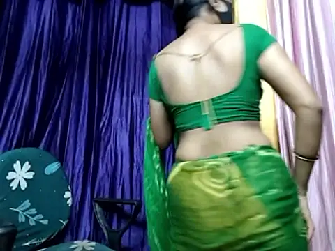 Snapshot of poojaxxx65 chatting on 06-04-26, 09:43 poojaxxx65 online show from 06-04-26, 09:43