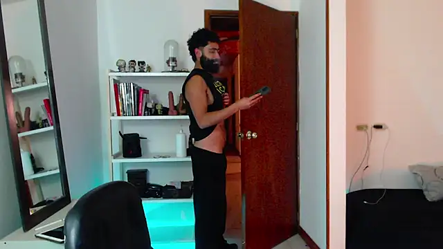 Snapshot of Drogamma chatting on 03-18-25, 02:58 Drogamma online show from 03-18-25, 02:58