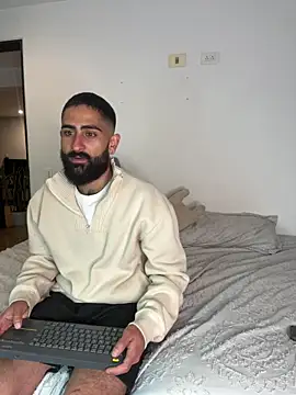 Snapshot of Drogamma chatting on 11-07-25, 12:10 Drogamma online show from 11-07-25, 12:10