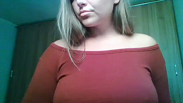 Snapshot of Evasapples chatting on 07-11-26, 02:31 Evasapples online show from 07-11-26, 02:31