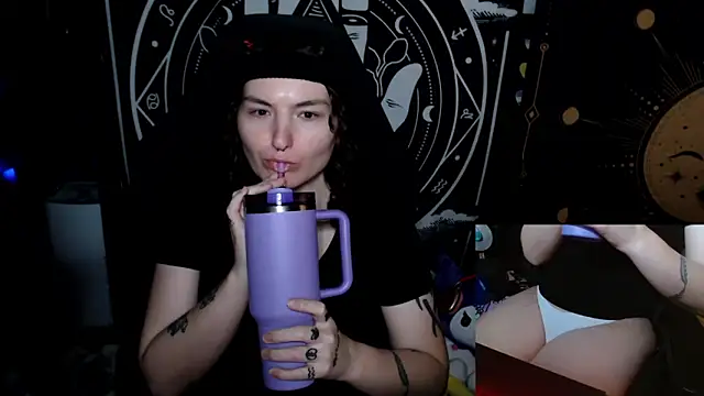 BrandiWRLD 999 online show from 10-01-25, 09:10