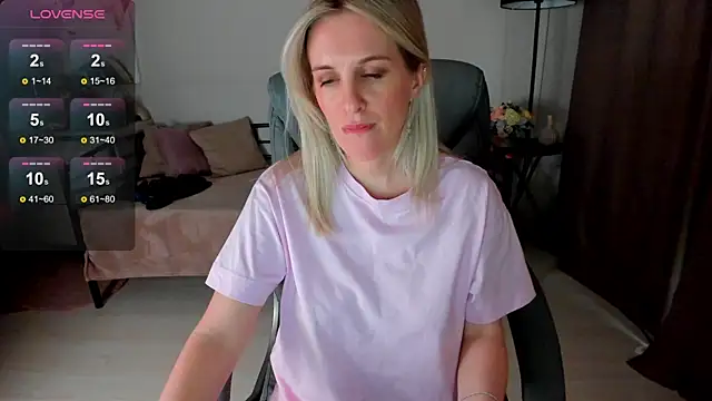 Snapshot of I_D_A chatting on 03-20-25, 01:02 I D A online show from 03-20-25, 01:02