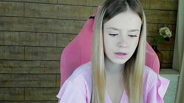 MilanaBalmain online show from 10-11-25, 04:12