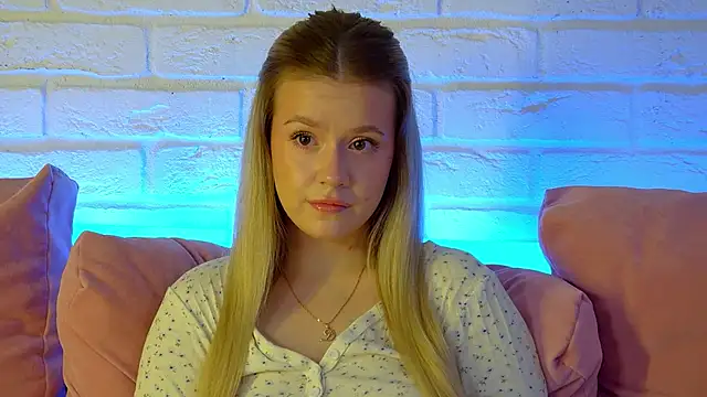 MilanaBalmain online show from 04-24-26, 04:26