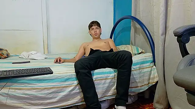 Snapshot of zackmontieel chatting on 11-29-25, 10:18 zackmontieel online show from 11-29-25, 10:18