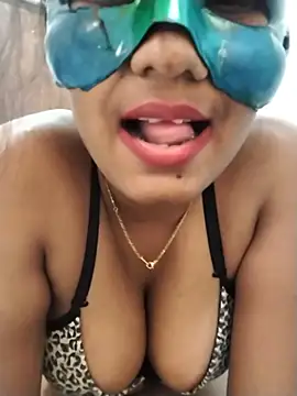 Snapshot of Zaraangle chatting on 06-03-26, 11:46 Zaraangle online show from 06-03-26, 11:46