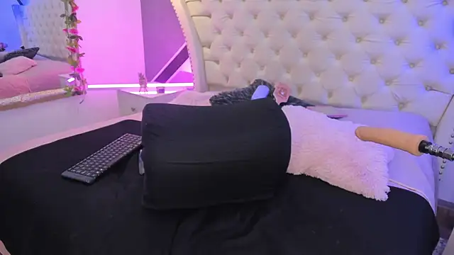 Snapshot of SusanPercyy chatting on 09-30-25, 10:48 SusanPercyy online show from 09-30-25, 10:48