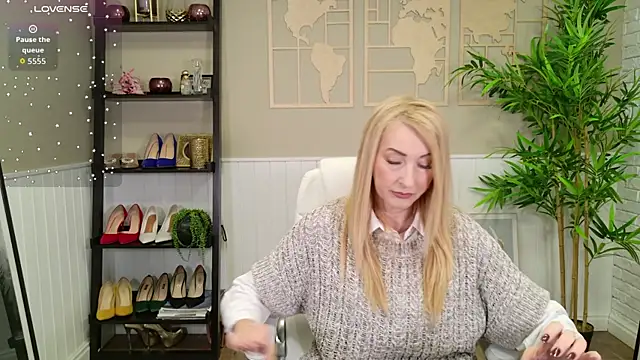 LadyLeea online show from 11-25-25, 04:56