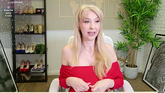 Snapshot of LadyLeea chatting on 05-12-26, 05:04 LadyLeea online show from 05-12-26, 05:04