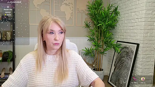 Snapshot of LadyLeea chatting on 05-20-26, 05:13 LadyLeea online show from 05-20-26, 05:13