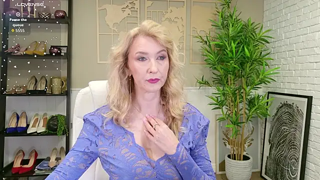 Snapshot of LadyLeea chatting on 05-25-26, 05:02 LadyLeea online show from 05-25-26, 05:02