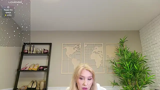 Snapshot of LadyLeea chatting on 06-02-26, 04:58 LadyLeea online show from 06-02-26, 04:58