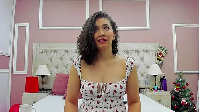 Snapshot of adarussell chatting on 12-09-24, 02:06 adarussell online show from 12-09-24, 02:06