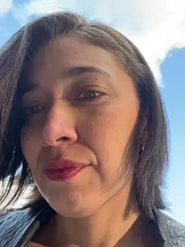 Snapshot of adarussell chatting on 09-27-25, 04:56 adarussell online show from 09-27-25, 04:56