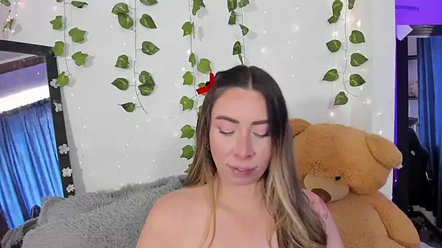 JanneKim online show from 10-23-25, 03:44