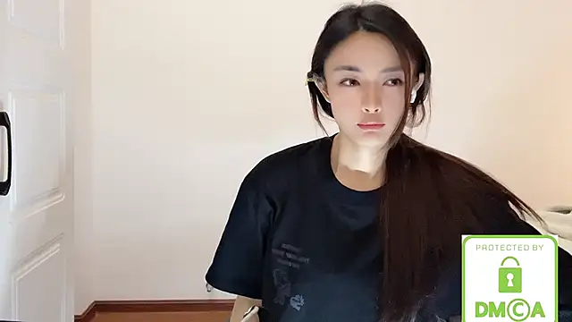 SarahYang online show from 05-12-26, 08:33