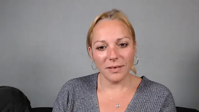 Doucelouve9 online show from 12-18-25, 05:19