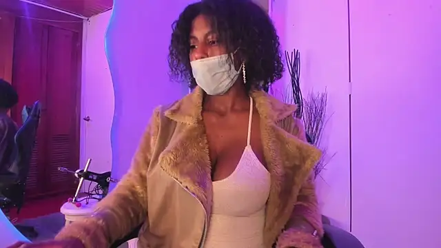 Snapshot of CoccoBele69 chatting on 03-19-25, 03:09 CoccoBele69 online show from 03-19-25, 03:09