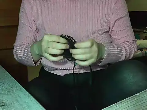 Snapshot of Lauzo21 chatting on 03-15-25, 04:46 Lauzo21 online show from 03-15-25, 04:46