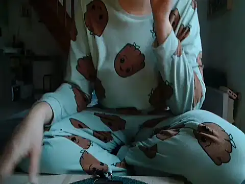 Snapshot of Lauzo21 chatting on 09-23-25, 05:32 Lauzo21 online show from 09-23-25, 05:32