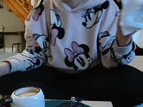 Snapshot of Lauzo21 chatting on 10-07-25, 05:37 Lauzo21 online show from 10-07-25, 05:37