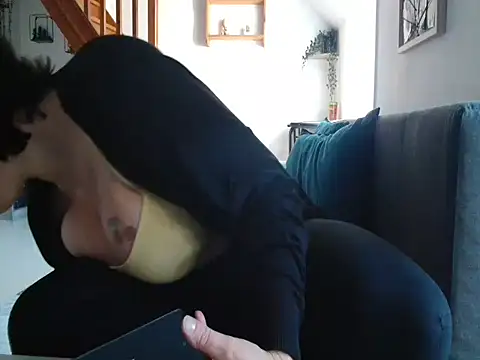 Snapshot of Lauzo21 chatting on 10-15-25, 07:41 Lauzo21 online show from 10-15-25, 07:41