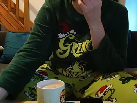 Snapshot of Lauzo21 chatting on 11-26-25, 06:58 Lauzo21 online show from 11-26-25, 06:58