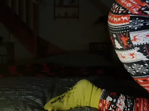 Snapshot of Lauzo21 chatting on 12-19-25, 06:31 Lauzo21 online show from 12-19-25, 06:31