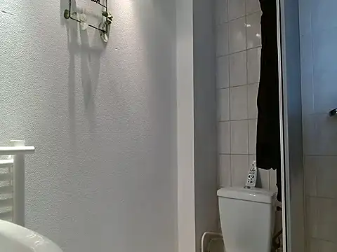 Snapshot of Lauzo21 chatting on 01-18-26, 01:04 Lauzo21 online show from 01-18-26, 01:04