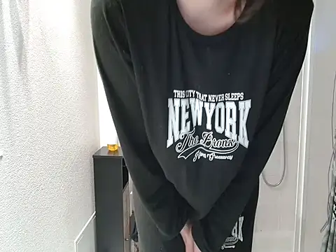 Snapshot of Lauzo21 chatting on 02-18-26, 08:54 Lauzo21 online show from 02-18-26, 08:54