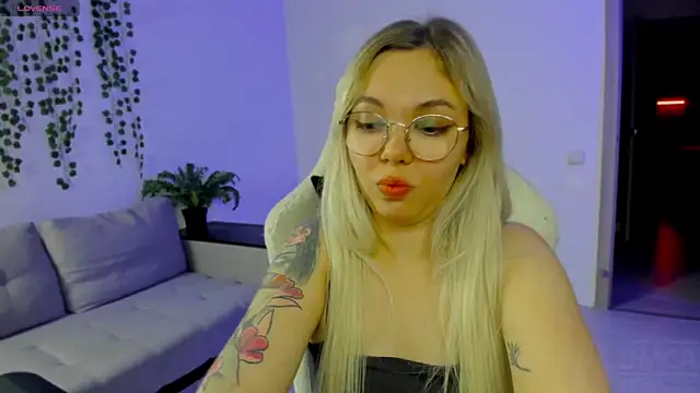 whoa-hoa-hoa-hoa-hoa online show from 11-15-25, 06:59