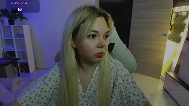 whoa-hoa-hoa-hoa-hoa online show from 12-21-25, 05:31